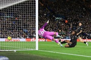 Man City thắng nhọc nhằn, tự quyết ngôi vương Ngoại hạng Anh