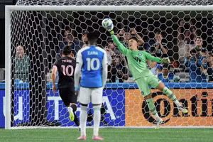 Messi thành ‘tội đồ’, Muller lập kỷ lục ở MLS 