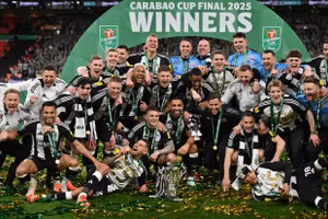 Chùm ảnh: Hạ Liverpool, Newcastle lần đầu vô địch quốc nội sau 70 năm