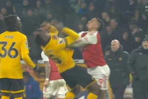 Hỗn loạn sau trận Wolves buộc Arsenal ‘cưa điểm’