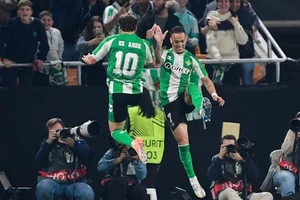 Video: Antony ghi siêu phẩm, giới mộ điệu nhớ tới… Messi