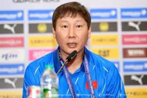 HLV Kim Sang-sik xin lỗi người hâm mộ Việt Nam