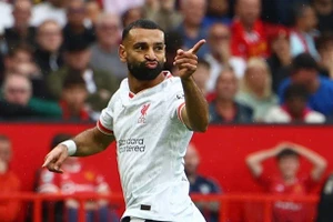 Vừa hóa người hùng, Salah lập tức làm buồn lòng Liverpool 