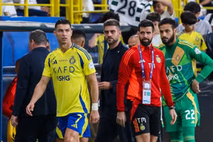 Hành động khiến Ronaldo không hài lòng, HLV Al Nassr sắp mất việc