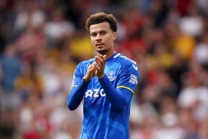 Dele Alli xúc động chia tay Everton 