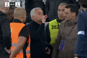 Hai án phạt liên tiếp cho 'Người đặc biệt' Mourinho