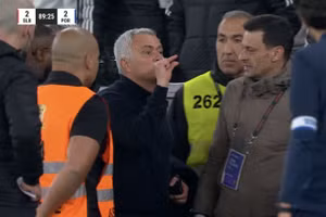 Hai án phạt liên tiếp cho 'Người đặc biệt' Mourinho