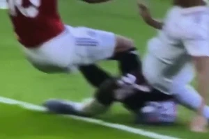 Bùng nổ tranh cãi Man United ‘mất oan’ phạt đền trận thua Arsenal 