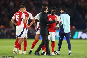 Bỏ lỡ nhiều cơ hội, Arsenal ‘tặng’ PSG vé chung kết Champions League