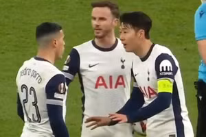 Màn đấu khẩu ‘xấu xí’ của Tottenham ở Europa League