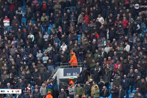 Haaland lập hat-trick, cổ động viên Liverpool lũ lượt bỏ về