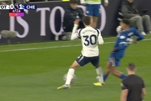 La ó dữ dội ở derby London giữa Chelsea và Tottenham