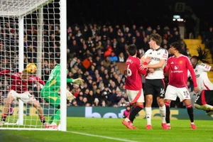 Man Utd thắng may mắn ở Ngoại hạng Anh 