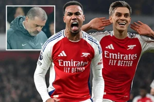 Thắng tranh cãi derby London, Arsenal trở lại đường đua vô địch