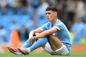 Phil Foden sa sút phong độ khó hiểu tại Etihad