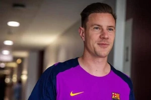 Barca tước băng đội trưởng của thủ môn Ter Stegen