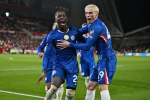 Chelsea ra mắt Garnacho, mất 2 điểm phút cuối