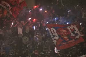 CĐV đốt sân, trận ‘Champions League Nam Mỹ’ bị hủy sau hơn 1 phút