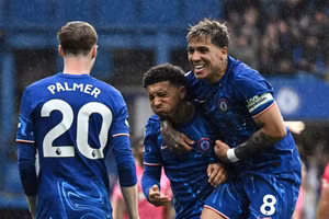 Tiền vệ Man Utd cứu Chelsea thoát khỏi trận thua 'muối mặt'