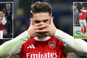 Arsenal chật vật đòi lại ngôi đầu Ngoại hạng Anh 