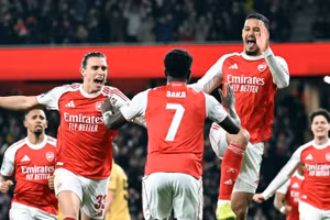 Arsenal ‘hú vía’ vào bán kết Cup liên đoàn Anh 