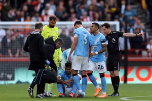 Man City trả giá đắt cho chiến thắng nhọc ở Ngoại hạng Anh 