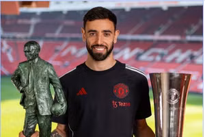 Fernandes sánh ngang Ronaldo, Man Utd tệ chưa từng có