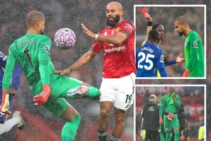 Thắng nghẹt thở Chelsea, ghế HLV Man Utd bớt nóng