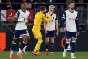Tottenham gây thất vọng tại Europa League 