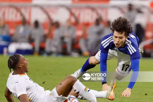 Rợn người tuyển thủ Nhật Bản đá gãy chân đối thủ