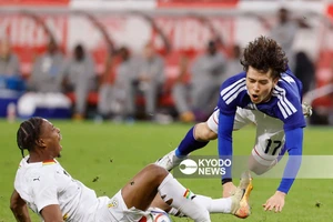 Rợn người tuyển thủ Nhật Bản đá gãy chân đối thủ