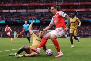 Ba trụ cột chấn thương, Arsenal vẫn được dự đoán vô địch