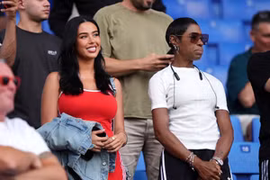 Bạn gái siêu mẫu tiếp lửa, Bellingham vẫn ‘tịt ngòi’ ở tuyển Anh