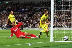 Thủ môn ‘tệ chưa từng thấy’, Tottenham có 3 điểm ở Champions League