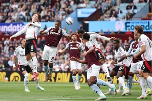 Aston Villa thắng tối thiểu, kịch tính cuộc đua vé dự Champions League