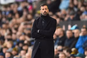  Cầu thủ Everton đi vào lịch sử ‘đẩy’ đội của HLV Van Nistelroy vào ‘cửa tử’ 