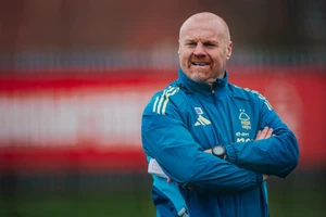HLV Sean Dyche ra điều kiện để ‘cứu’ Tottenham