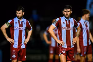 Chung chủ sở hữu với CLB Đan Mạch, CLB Ireland bị loại khỏi cúp châu Âu