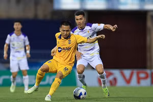 Hà Nội FC tố bị trọng tài xử ép tại sân Vinh, yêu cầu VFF xử nghiêm