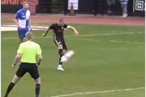 Video: Bàn thắng ngoạn mục hiếm thấy ở bóng đá Anh