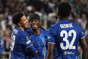 Sao Man Utd kiến tạo 2 bàn, Chelsea thắng to