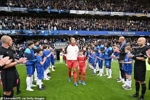 ‘Noi gương’ Chelsea, Arsenal làm điều đặc biệt với Liverpool