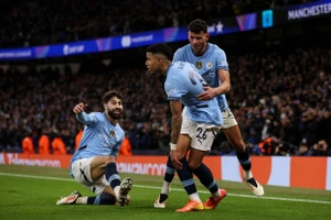 Vừa lách qua khe cửa hẹp, Man City gặp ngay ‘ác mộng’ ở Champions League