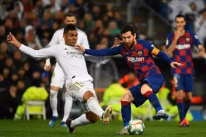 Casemiro sắp gia nhập danh sách cầu thủ hiếm hoi thi đấu cùng Messi, Ronaldo