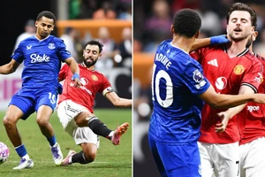Cận cảnh màn xô xát của thủ quân Man Utd với sao Everton 