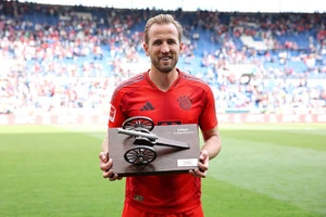 Harry Kane lập kỳ tích lịch sử tại Bundesliga