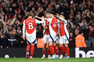 Arsenal sảy chân, Liverpool sáng cửa vô địch Ngoại hạng Anh