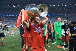 Cựu sao Liverpool và tuyển Anh… treo giày