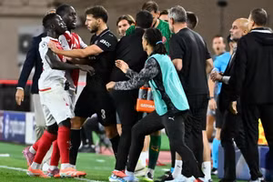 Chùm ảnh: Màn ẩu đả gay cấn trong trận Man City mất điểm trước Monaco