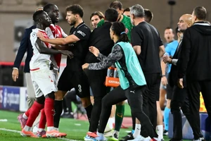 Chùm ảnh: Màn ẩu đả gay cấn trong trận Man City mất điểm trước Monaco
